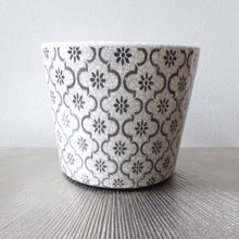 Old Style Dutch Pot - Grey / Black - Grand Illusions