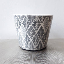 Old Style Dutch Pot - Grey / Black - Grand Illusions