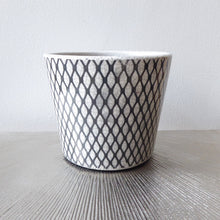 Old Style Dutch Pot - Grey / Black - Grand Illusions