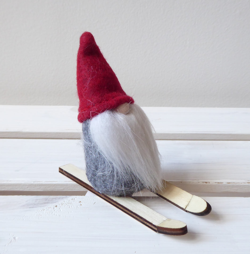 Gonk Santa on Skis